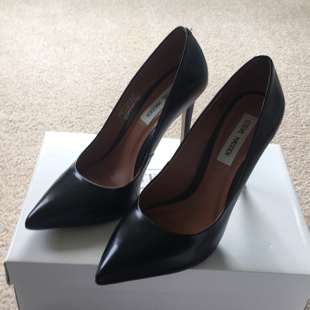 Leather pumps